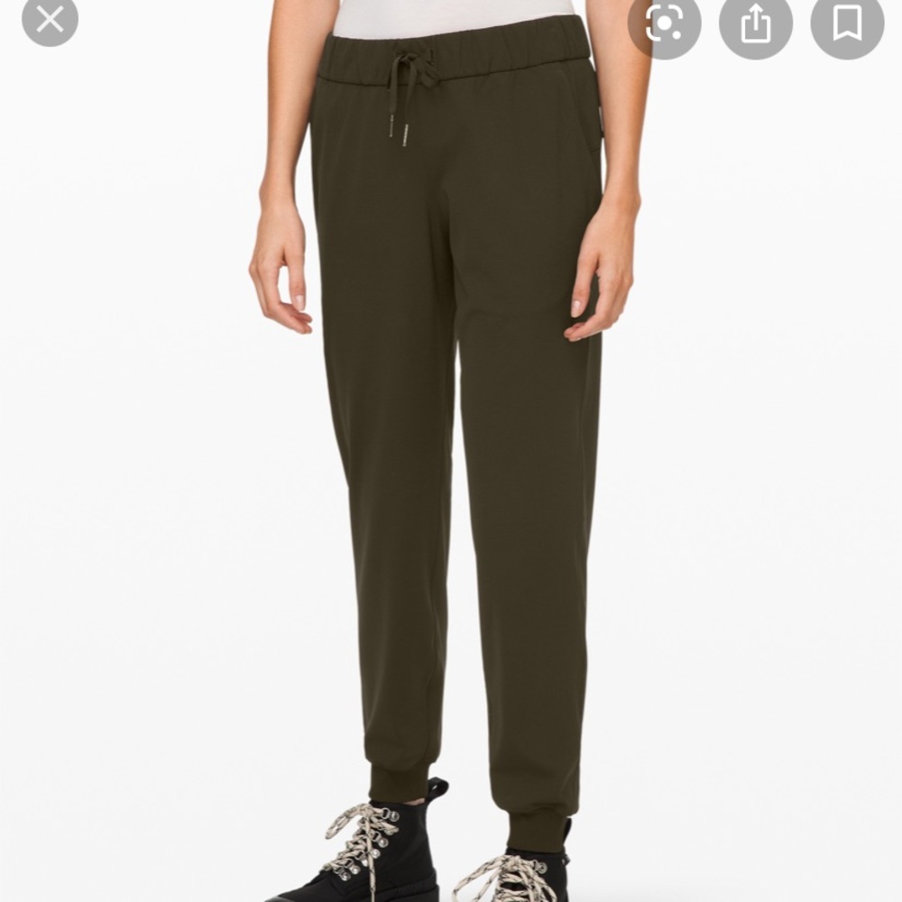 Lululemon on the fly joggers